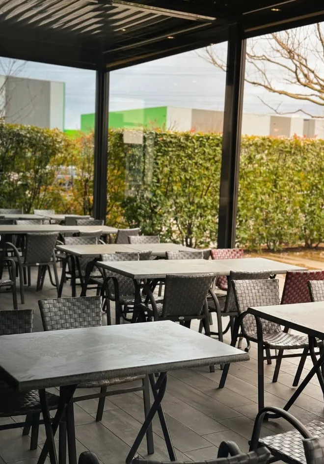 Terrasse extérieure du restaurant